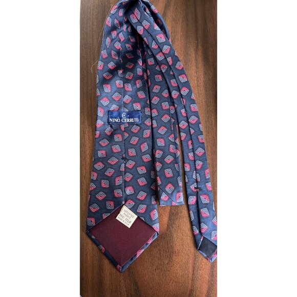 Vintage Men’s Nino Cerruti Abstract Tie Handmade All 100% Silk Navy Red Squares - Picture 3 of 6